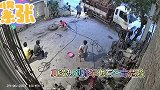 真没想到当修车工也有生命危险，监控拍下这一幕让人心惊胆战