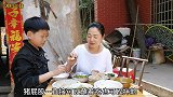 10块钱买3斤猪皮，三妹做皮冻解馋，上桌抢着吃，大口吃过瘾