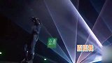 那英初舞台表演霹雳舞，四肢僵硬不忍笑场，舞姿堪称作法现场