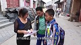 男孩找到外婆家，时隔八年首次与母亲通话：你为什么不养我？