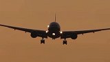 为什么波音777客机降落时发动机会开反推减速？