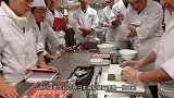 日本大厨现教100元一份寿司，学徒全程做笔记，网友：就这水平