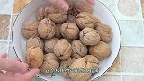 核桃放进锅里蒸5分钟，想不到这么厉害，真是涨知识了