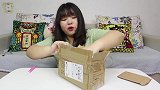 妹子买了两个“超大棒棒糖”，打开是葡萄味的却不能吃，啥情况？