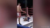 拳击台惊现一脚爆头KO 直接把人给踢休克了