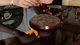 限量版手办，路飞真是太有女人缘了，就连拆手办的都是小姐姐