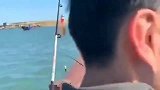 吃火锅最高境界！坐着船在海上吃，想吃什么自己钓