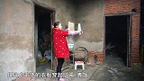 为庆祝包立春考试通过，桃子姐做一盆水煮鱼，麻辣鲜香，美滋滋