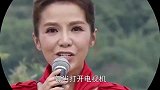 央视国脸李梓萌，出身优越，为何43岁依旧愁嫁你看她老爸是谁
