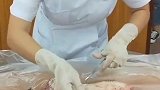 护士姑娘练习缝针，原来是这样做的，可怜了这只猪蹄