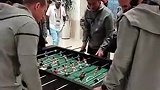 亚洲杯期间，马宁在酒店和国外裁判组队玩桌式足球
