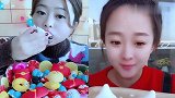 美女直播吃彩色巧克力大杂烩，蛋糕巧克力，是我向往的生活