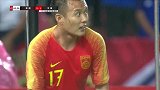 于海大力手抛球轰炸泰国禁区 范晓冬转身抽射被对手挡出