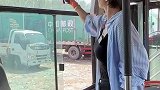女子出门没带脑子吧