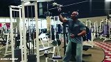 最有可能超越施瓦辛格的男人-巨石强森健身房锻炼视频！