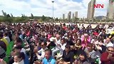 男孩扮女装反串女声演唱《女儿情》，一开口惊艳众人，太好听了