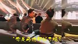周冬雨拔智齿要成梗，上次戴口罩领奖，这次李现问她两边都拔了吗