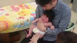 小宝宝打疫苗，一次打四针，遭受四次疼痛直接哭得稀里哗啦