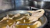福建小哥传承母亲34年手艺做鸭子，只加盐调味，高峰一天做了200只