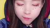 雨衣大嘴妹吃爆冰杯球