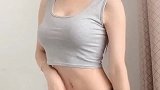 性感美女穿小抹胸，苗条身材十分迷人