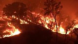 美国加州山火持续蔓延：消防资源已严重缺乏 十多万人面临撤离