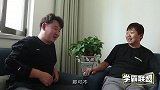 二货小伙和朋友打赌，谁怕老婆谁就给对方100元，太搞笑了