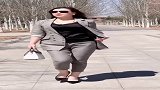 西服套装搭配高跟鞋，知性干练