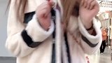小妹妹估计吓着了