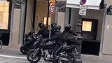 法国巴黎：珠宝店大白天被4名蒙面劫匪洗劫