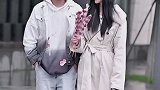 还是大叔有办法，又能讨开心又能秀恩爱！