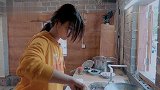 杨超越做萝卜排骨汤超认真，热气腾腾隔屏能闻到香味！