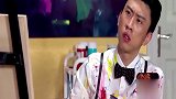 今夜百乐门：保洁员来到画家家里！看到雕像！竟帮他搓澡！