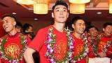 中超-恒大众将亮相红地毯 接受全场欢呼-花絮