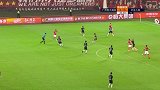 韦世豪连续内切突破 射门抽上看台有失水准