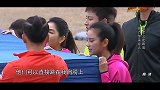 苏炳添弹跳太厉害，1米45垫子轻松跳上，何炅表示佩服