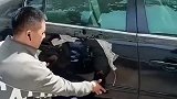 这是倒了多少手的二手车，腻子厚度可以防弹了吧