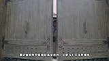 “李长歌”现身机场，穿西服打扮休闲长腿吸睛