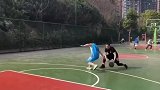 篮球-18年-爆笑演绎过人技术 厉害起来连自己都晃飞-专题