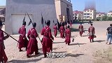 带你们来看看拍戏现场,有人认识封面这个主演吗