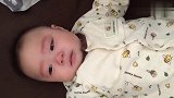 2个多月的小宝宝委屈要哭，这小样让人瞬间抵抗力化为灰烬，可爱