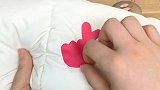 羽绒服不小心划伤了，用这个补丁贴一下子就贴好了