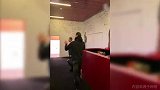 排面！伊布抵达米兰之家 球迷高唱奉先之歌+功勋变迷弟要签名