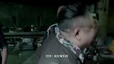 女儿要去纹身，妈妈解开外套告诉她：这才叫纹身！纹身爆笑现场！