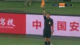 扎哈维直塞穿透两人防线 唐淼越位半身位裁判举旗