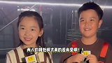 小酒窝朵朵回应是青梅竹马，称在妈妈肚子里就好上了，两人互爆黑料
