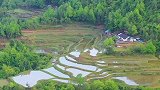 悬崖上的田园和农家，世外桃源