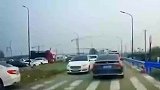 奥迪提速加塞，没想刹不住追尾前车