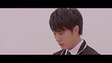 学校里全是美女学生，男生下课得扶墙走路！