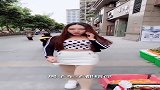 小伙好心帮美女却被打了，结果搞笑了